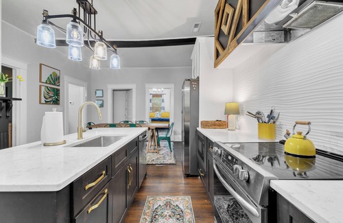Garner House | 2 BRs/2 BAs - Stroll to Coffee, Bakery, Wine Bar - Downtown Garner
