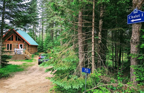 Riviere-Rouge Ski Chalet | 2 - Chalet en bois rond au bord chaleureux - Cerisier