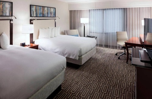 Fairfax Hotel | 2 Comfortable Rooms with Gym Near Patriot Park North and EagleBank Arena