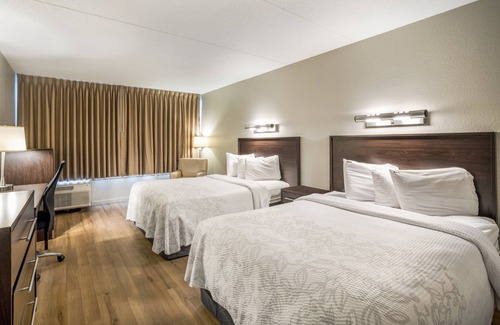 Woburn Hotel | 2 Comfortable Units, FREE Parking, Closet to Old Ship Street Historic District!