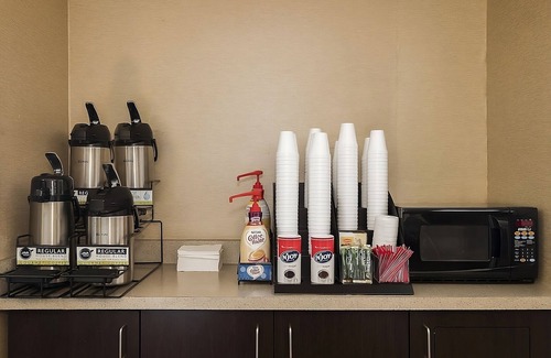 Woburn Hotel | 2 Comfortable Units, FREE Parking, Closet to Old Ship Street Historic District!