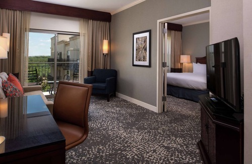 West San Antonio Hotel | 2 Connecting Suites at a 4⭐️ Hotel