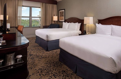 West San Antonio Hotel | 2 Connecting Suites at a 4⭐️ Hotel