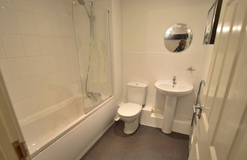 Middleton Apartment | 2 Double Bedroom Modern Ground floor Apartment