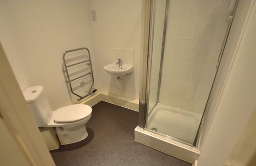 Middleton Apartment | 2 Double Bedroom Modern Ground floor Apartment