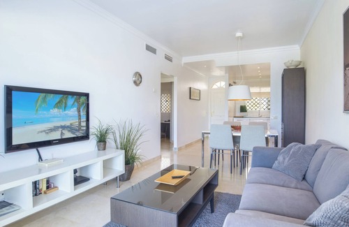 Marbella Apartment | 2 -edroom Apartment next to Porto with Mountain View, Pool, Wi-Fi & Garden
