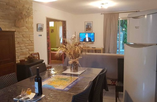 Rieux-en-Val Cottage | 2 guesthouses - B&B with swimming pool near vineyards in Corbières