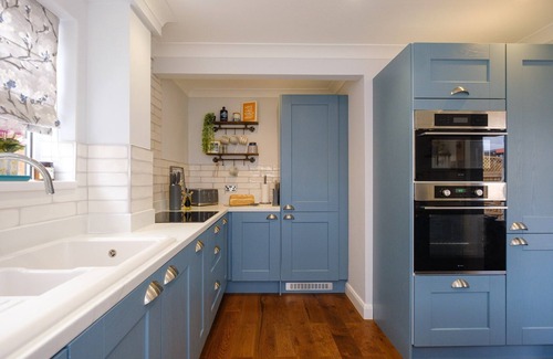 Knodishall Cottage | 2 Hillcrest - sleeps 6 guests in 3 bedrooms