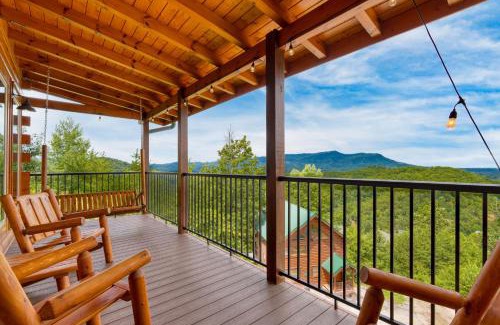 Pigeon Forge House | 2 Homes Firefly in Trail Way by AvantStay Sleeps 28, Indoor Pool Hot Tub Movie Theater & Game Room