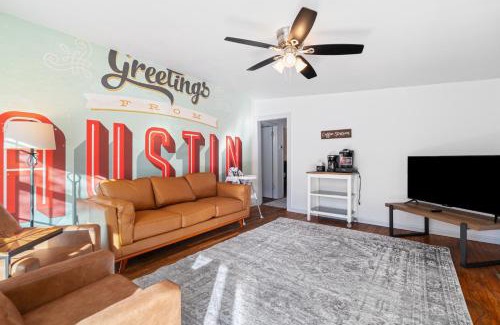 South Manchaca House | 2-House Retreat for Big Groups-Fire Pit-Pets OK