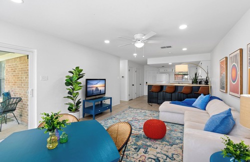New Braunfels House | 2 King Beds - Comal Hip Haven - Near downtown New Braunfels!