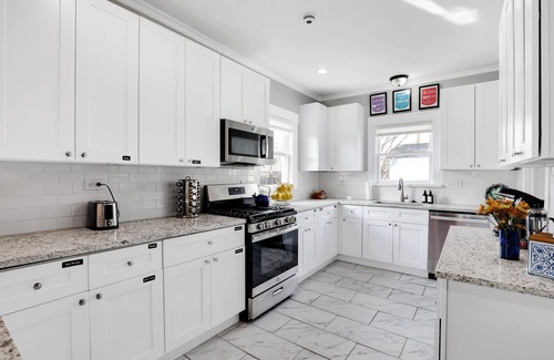 Jefferson House | 2 king beds, fenced yard, pet friendly historic home in central SA