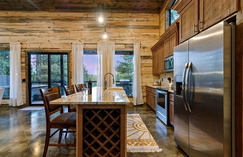 Pickens Cabin | 2 King Masters W/EV Charger & Pet Friendly & Firewood Provided