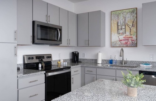 Pelham Apartment | 2 King Suites + Pool Near Oak Mountain