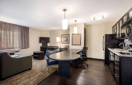 Warren Apartment | 2 Large Suites with Private Kitchens! Pets Allowed! Near the Downtown Royal Oak!