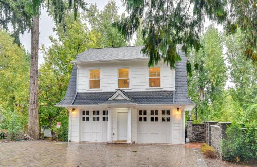 Oak Grove House | 2 Mi to Bay Park Charming Milwaukie Getaway
