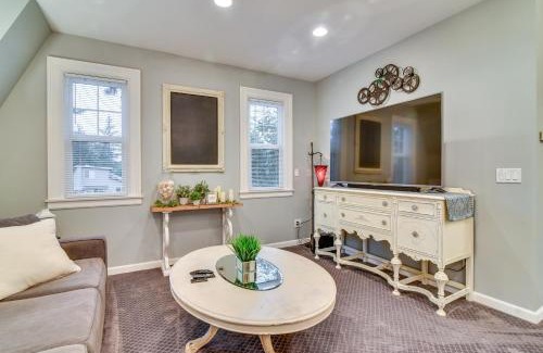 Oak Grove House | 2 Mi to Bay Park Charming Milwaukie Getaway