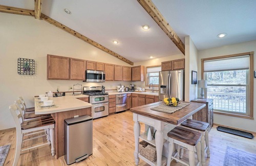 Beech Mountain Cottage | 2 Mi to Beech Mtn: Family Retreat w/Fire Pit