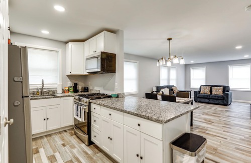 Attleboro House | 2 Mi to Dtwn Attleboro: Pet-Friendly Apt!