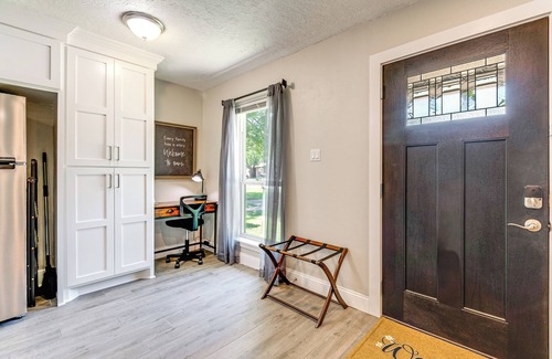 College Station House | 2 Mi to Texas A&M: Pet-Friendly Duplex w/Yard!