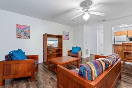 Bearss Plaza Apartment | 2 MI to USF + Long Term Stays allowed + Gym + Pool