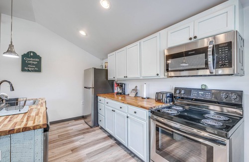 Warm Springs House | 2 Mi to Warm Springs Pools: Home w/Large Yard!