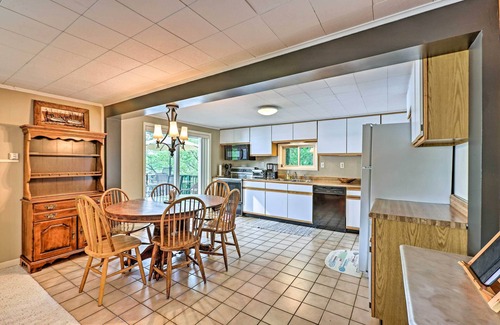 Le Roy House | 2 Mi to Winery: Le Roy Escape w/Fire Pit & Views