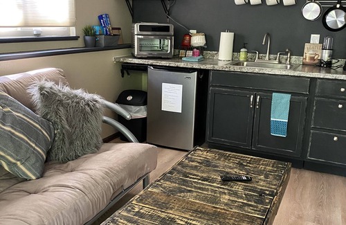 Cheyenne Meadows Apartment | 2 Miles Ft Carson 1 mile Broadmoor World Arena 2bedroom Quiet