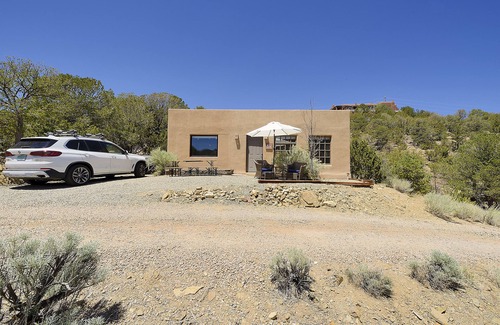 Historic Eastside Cottage | 2 Miles to Canyon Road - Great Mountain Views - Monthly Rental