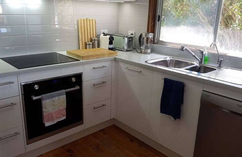 Inverloch House | 2 min walk to inlet beach, close to town centre, pet friendly