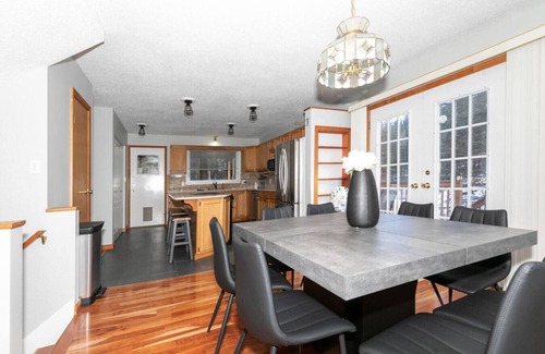 Jasper East House | 2-Minute DRIVE to Jasper National Park | 5 Bedrooms/4 Bathrooms & 10 Beds!