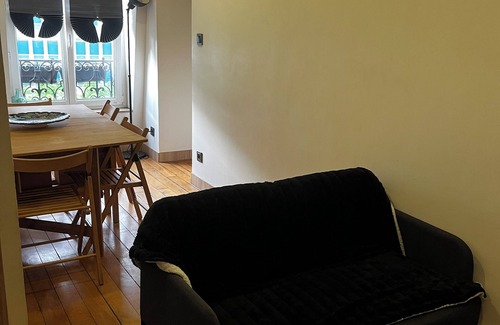 Riquet Stalingrad Apartment | 2-minute walk from the metro, fully-equipped 2-bedroom apartment (kitchen, linen)