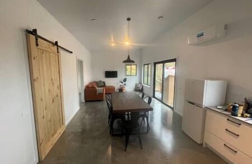 East Jindabyne House | #2 New Modern Cabin with Amazing views over lake
