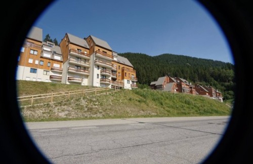 Le Pleynet Apartment | 2-room apartment near slopes with balcony and elevator