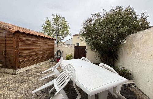 Quartier du Stade House | 2-Room Holiday Home with Pool and Parking in Châtelaillon-Plage