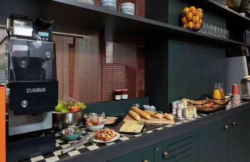 Suresnes Apartment | 2 Rooms 4 People