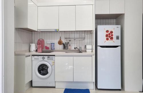 Myeongdong Apartment | 2 rooms for 7, Young House