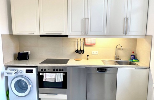 Rheinhausen Apartment | 2 Rooms/Free Parking/25 min to Düsseldorf