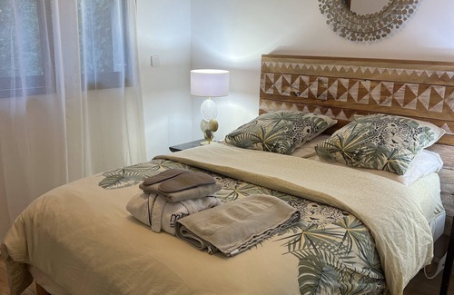 Gradignan Bed & Breakfast | 2 rooms on garden level with direct access to garden, swimming pool and barbecue
