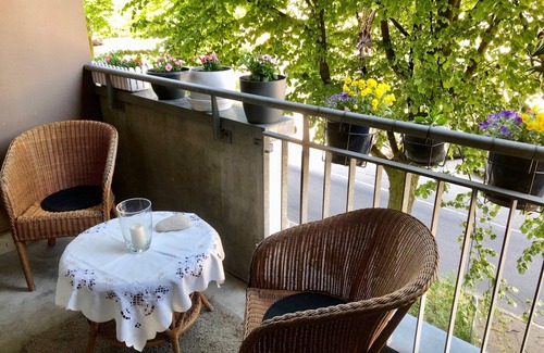Altona-Altstadt Apartment | 2 rooms with balcony in Altona with breakfast snack
