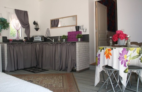 Saint-Jeannet Apartment | 2 rooms with patio - terrace in beautiful property