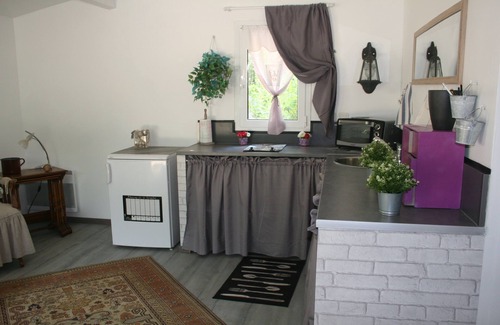Saint-Jeannet Apartment | 2 rooms with patio - terrace in beautiful property