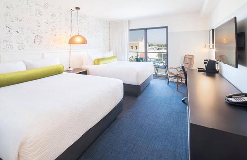 Venice Hotel | 2 SoCal Style Rooms in Venice | Balcony | Free Breakfast | Rooftop