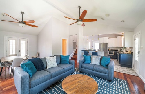Chalmette House | 2-Story cottage w pool+bonfire