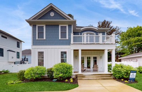 Dodds Addition House | 2-story home with backyard, patio, outdoor dining area & AC - dog-friendly