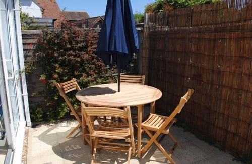 West Wittering Cottage | 2 Walled Garden Cottages - a cottage that sleeps 5 guests in 2 bedrooms
