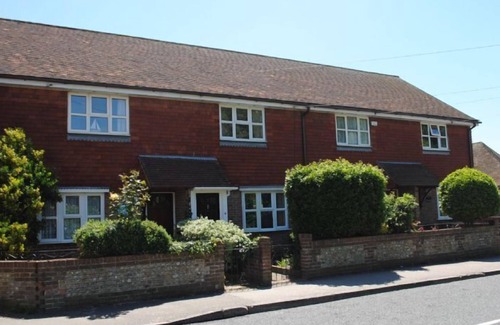 West Wittering Cottage | 2 Walled Garden Cottages - a cottage that sleeps 5 guests in 2 bedrooms