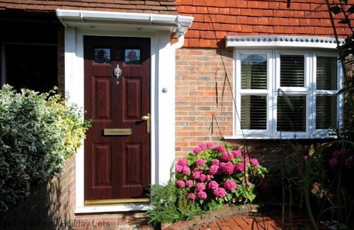 West Wittering Cottage | 2 Walled Garden Cottages - a cottage that sleeps 5 guests in 2 bedrooms