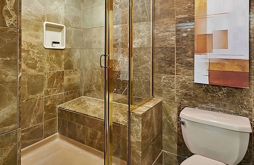 Downtown Las Vegas Hotel | 2 x Gold Tower - Premier Doubles Room at Golden Nugget Las Vegas