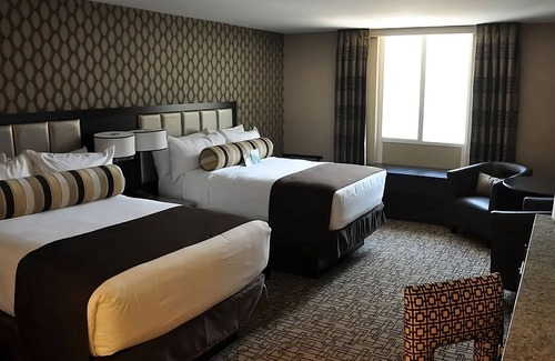 Downtown Las Vegas Hotel | 2 x Gold Tower - Premier Doubles Room at Golden Nugget Las Vegas